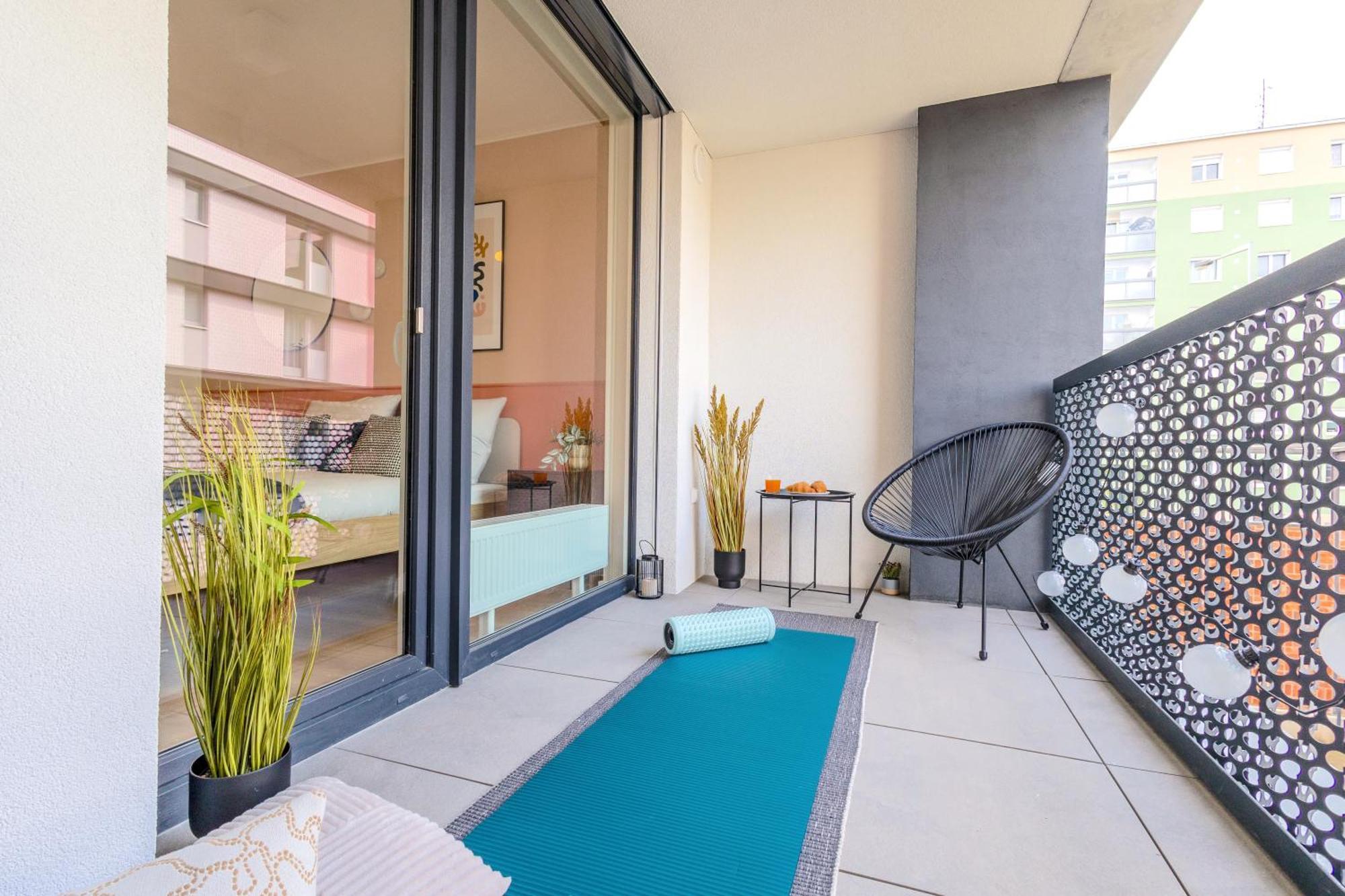 Design Apartment - Balcony, Free Parking, Yoga, 10 Mins To Center, By Gravity プラハ エクステリア 写真