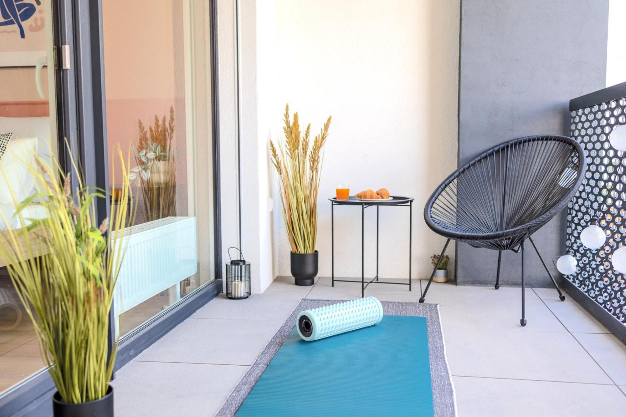 Design Apartment - Balcony, Free Parking, Yoga, 10 Mins To Center, By Gravity プラハ エクステリア 写真